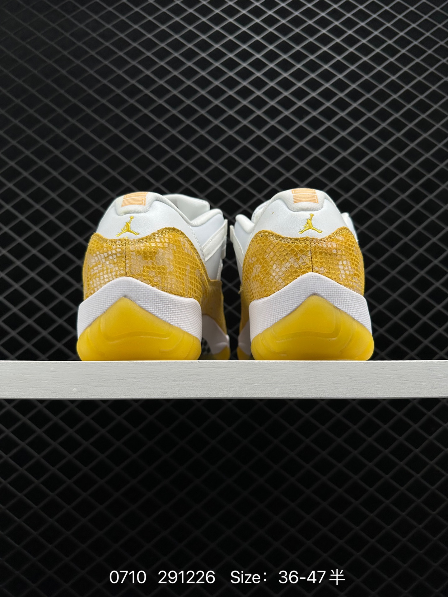 Air Jordan 11 Retro Low